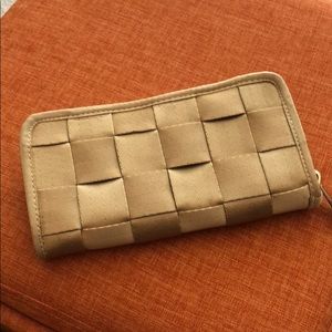 Harvey’s seatbelt wallet